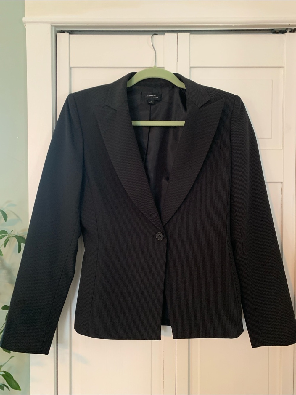 Tahari ASL Fitted Blazer, Black with faint PinStripe, Size 2